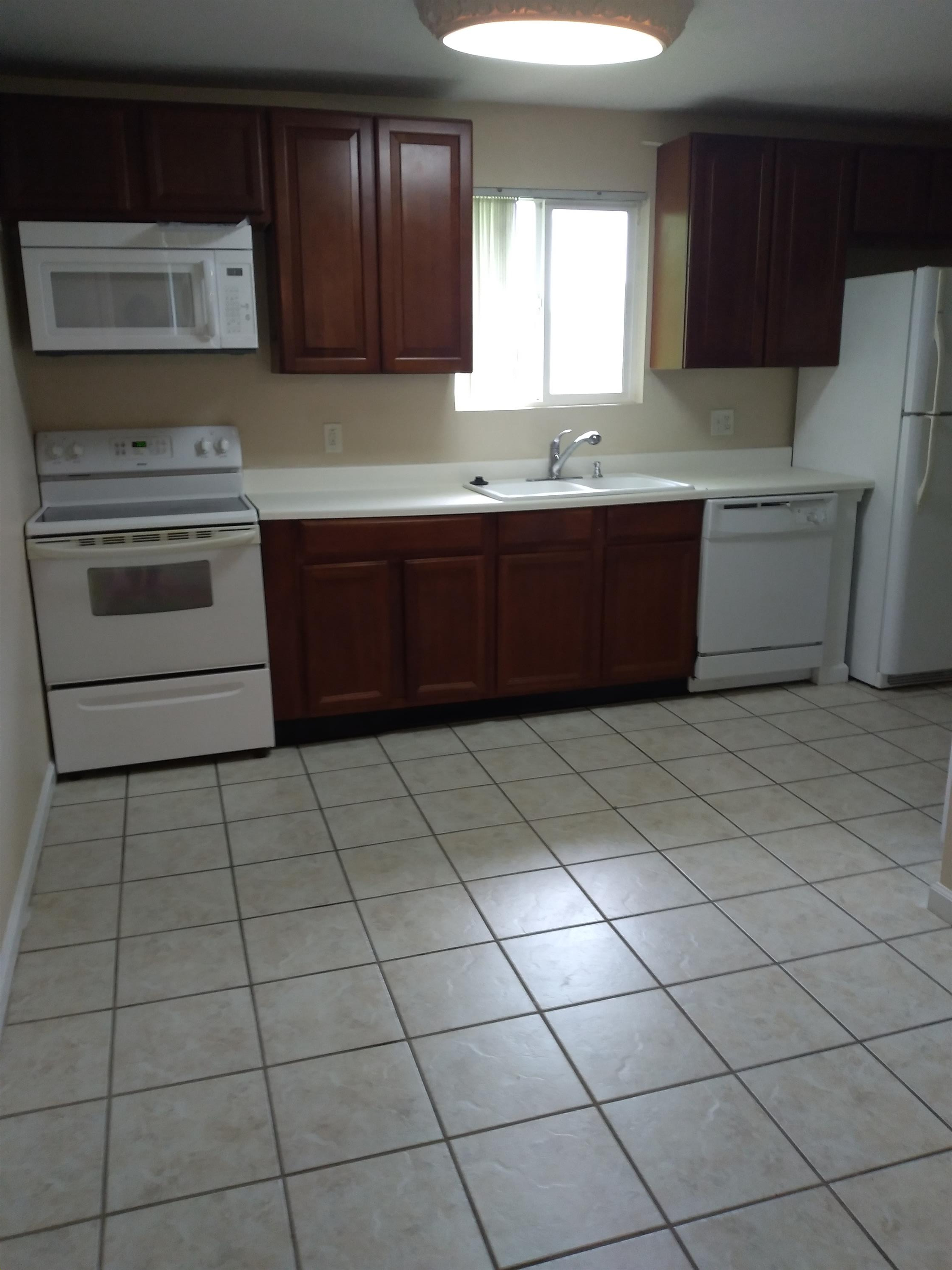 211-4 Greenbriar Rd