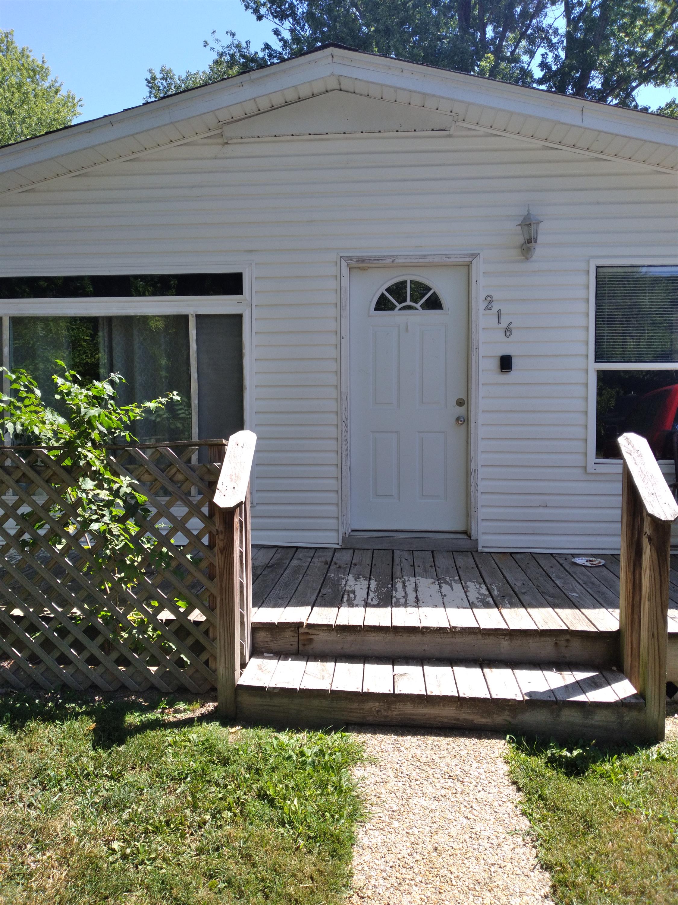 216 South Pecan Street
